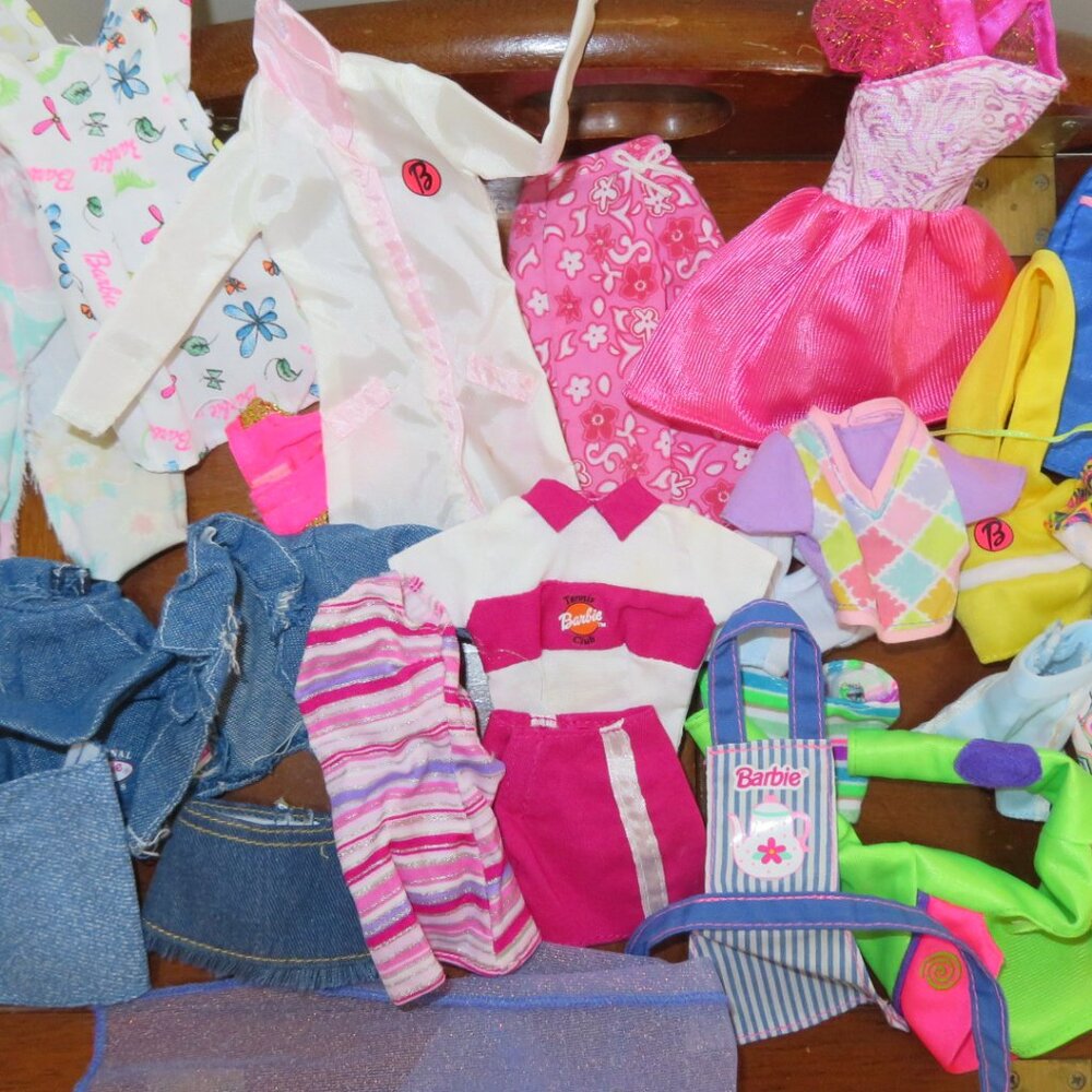 SET Genuine Barbie Clothes 24+2 Barbie Style Vintage/Modern (K716) - Picture 2 of 4